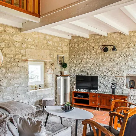 5 Bedroom Pet Friendly In Beauville (Lot-et-Garonne)