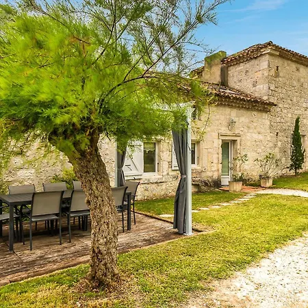 5 Bedroom Pet Friendly In Beauville (Lot-et-Garonne)